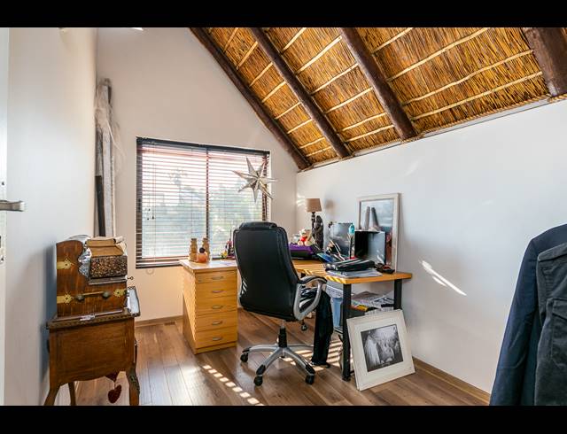 4 BEDROOM HOUSE FOR SALE IN WEST BEACH
